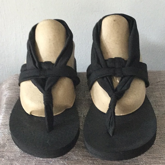 sketchers yoga sandals